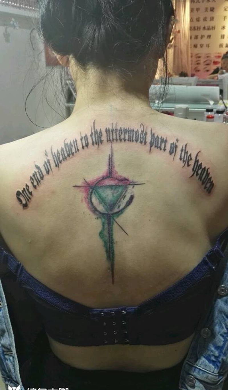 水彩加英文纹身图片_背部欧美几何字符成品纹身图案