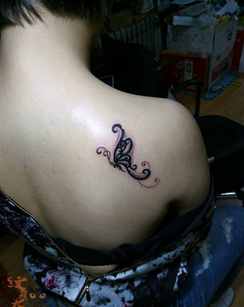 图腾蝴蝶纹身图片