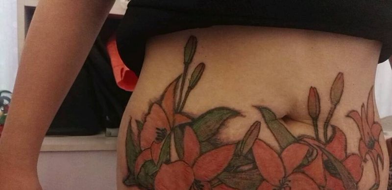 腹部百合纹身图片_腹部传统植物原创成品纹身图案