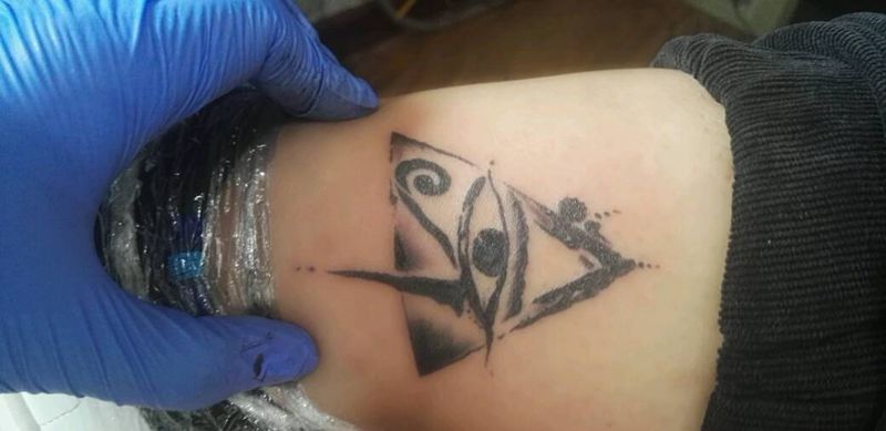 上帝之眼纹身图片_腿部欧美国画几何静物图腾宗教成品纹身图案