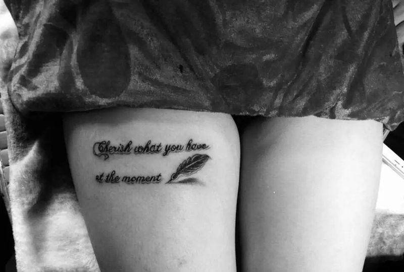 大腿字母控纹身图片_成品腿部清新字符纹身图案