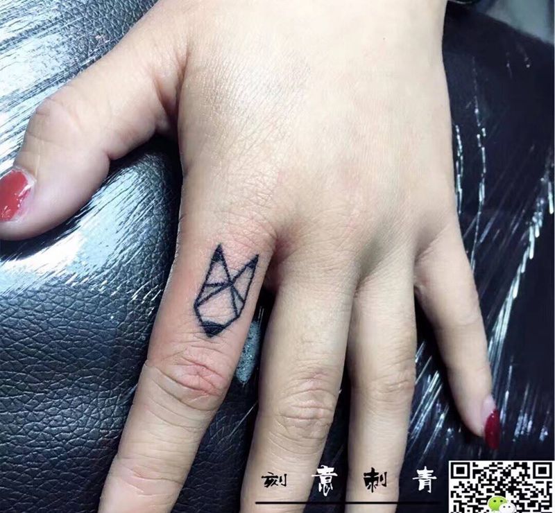 手指小清新纹身图片_成品手部清新纹身图案