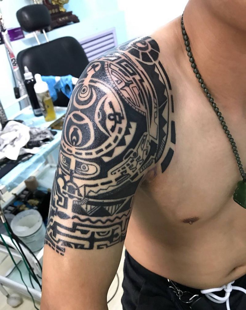 大臂图腾纹身图片_成品手臂肩部欧美写实图腾几何纹身图案