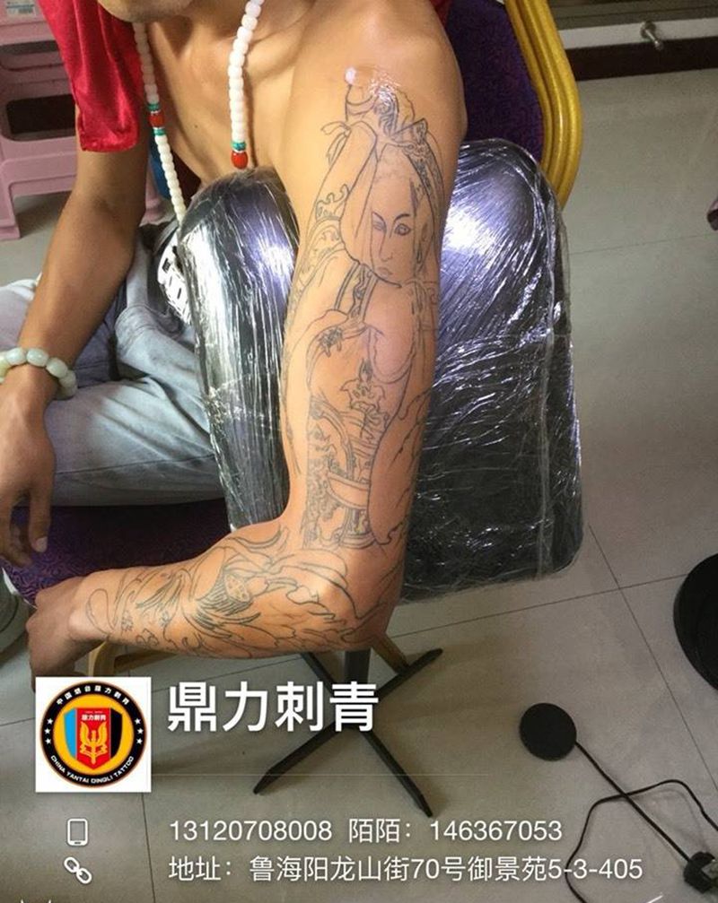 花臂纹身图片_手臂人物植物欧美纹身图案