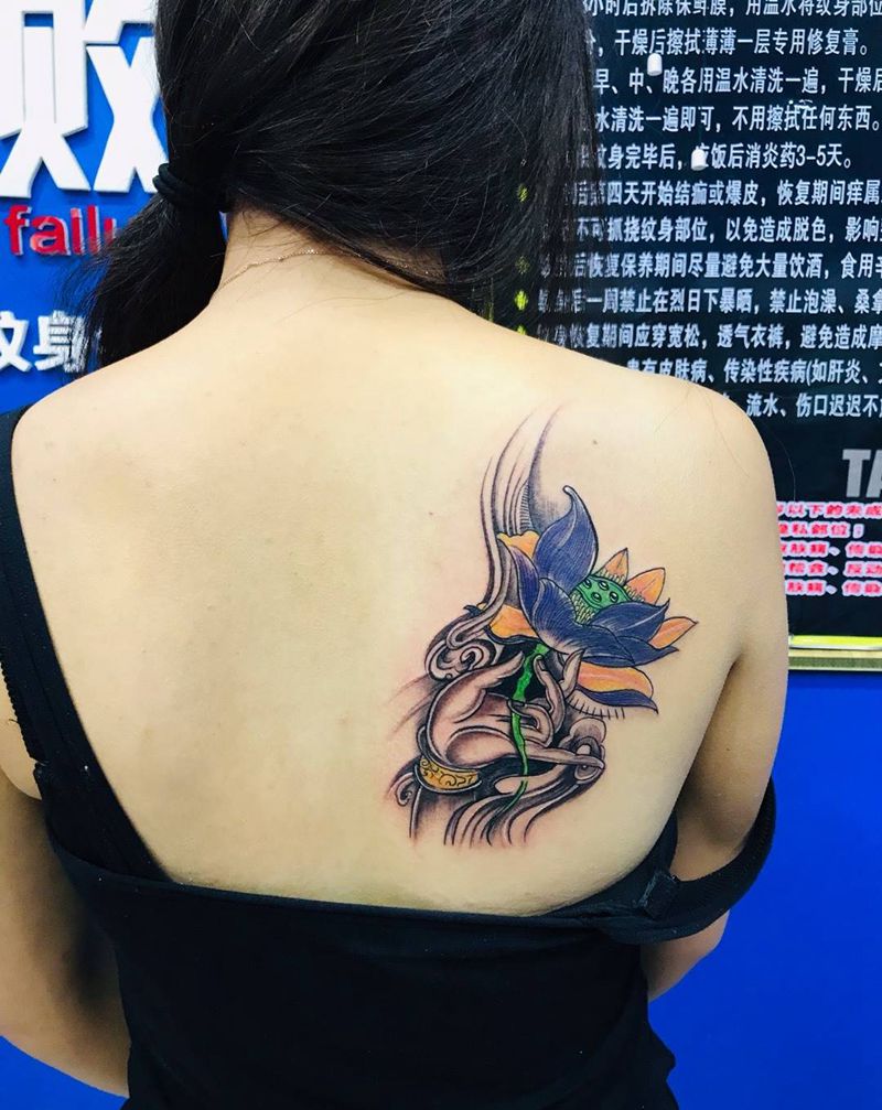 后肩甲佛手纹身图片