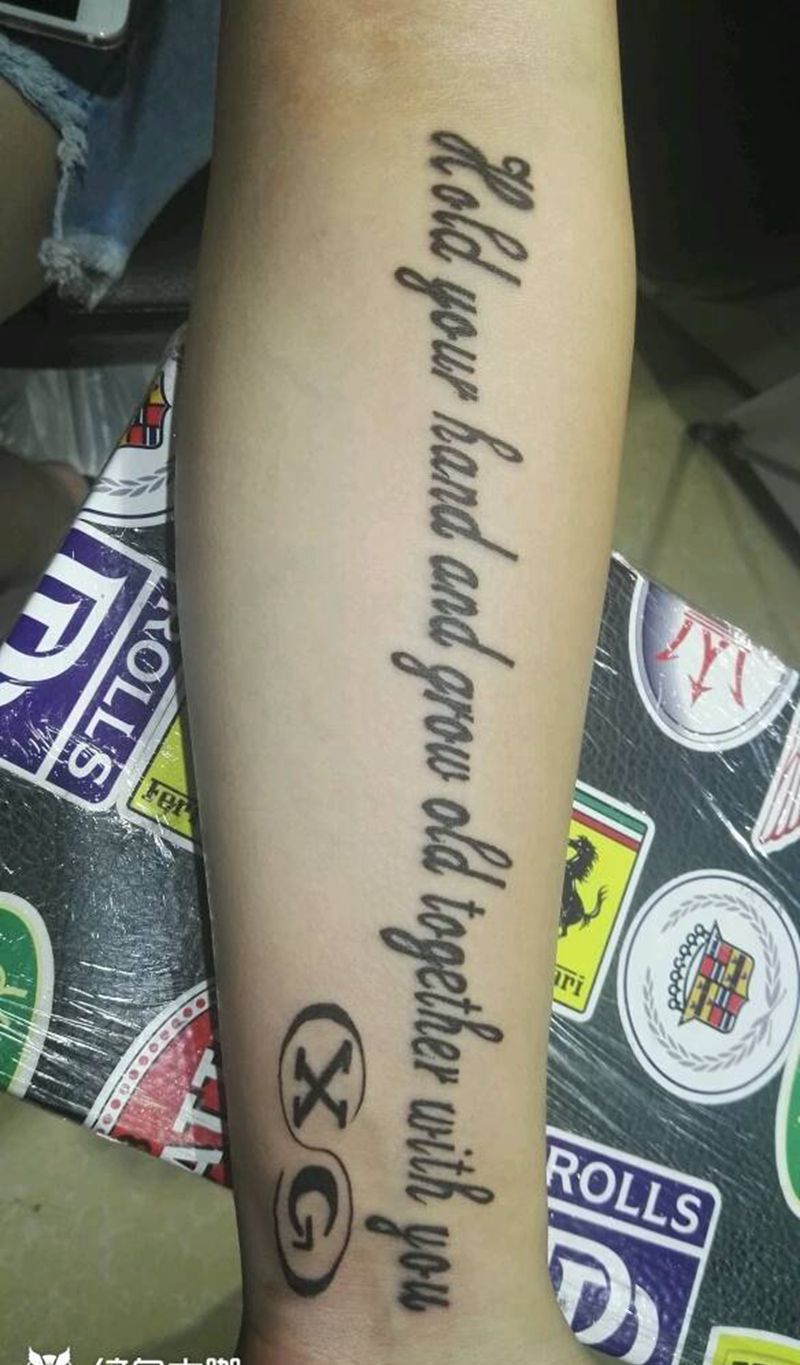 执子之手与子偕老纹身图片_手臂欧美传统字符成品纹身图案