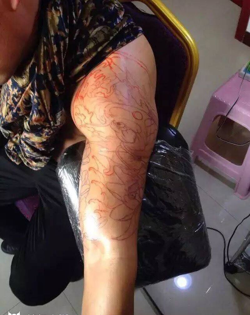 大臂鱼纹身图片_手臂传统动物纹身图案