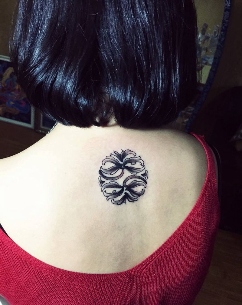 美女纹身图片_成品背部清新图腾纹身图案
