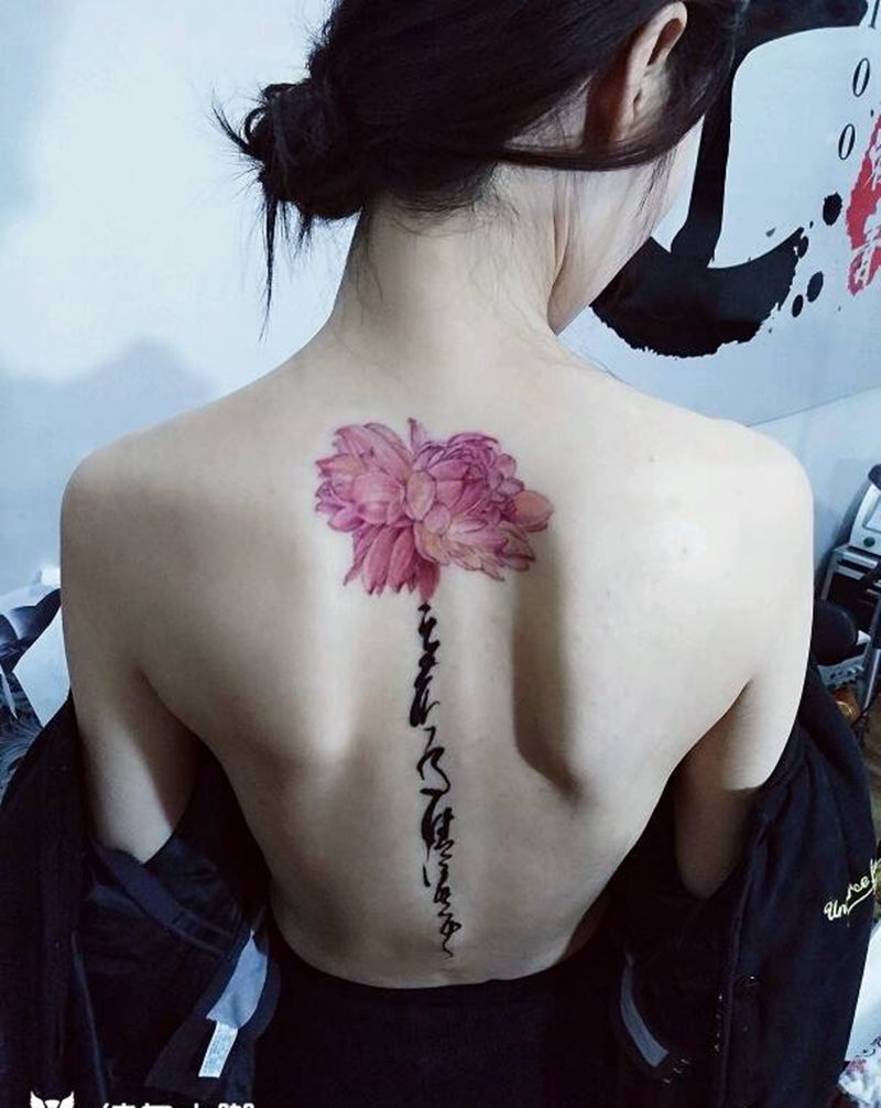 并蹄莲纹身图片_背部欧美传统植物成品纹身图案