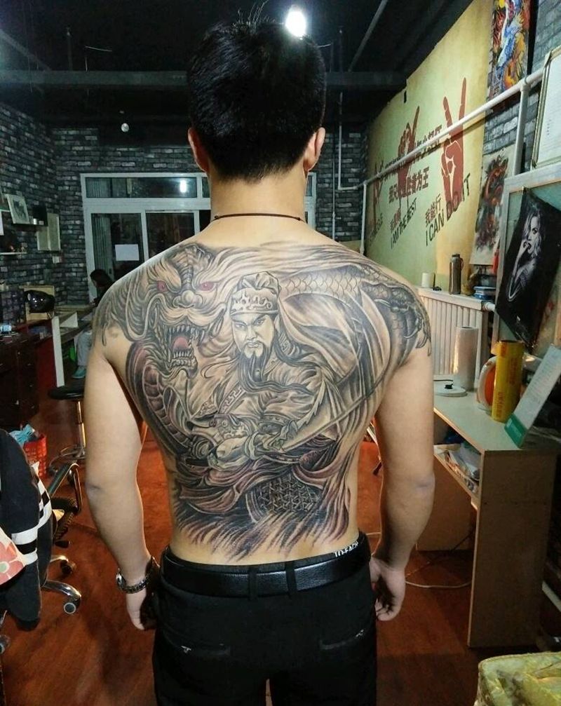 临摹关公降龙纹身图片