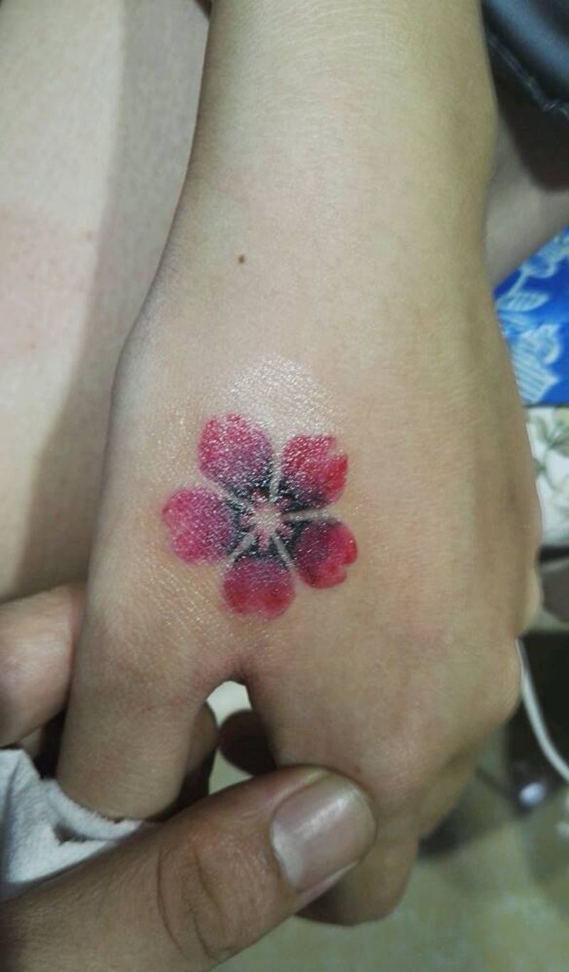 樱花纹身图片_手部传统植物原创成品纹身图案