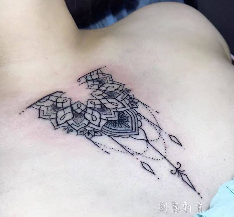 小花胸纹身图片_成品胸部清新静物纹身图案