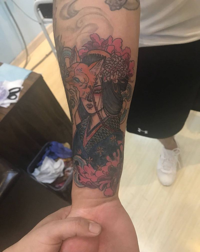 右小臂彩色艺妓遮盖纹身图片_成品手臂传统人物原创纹身图案