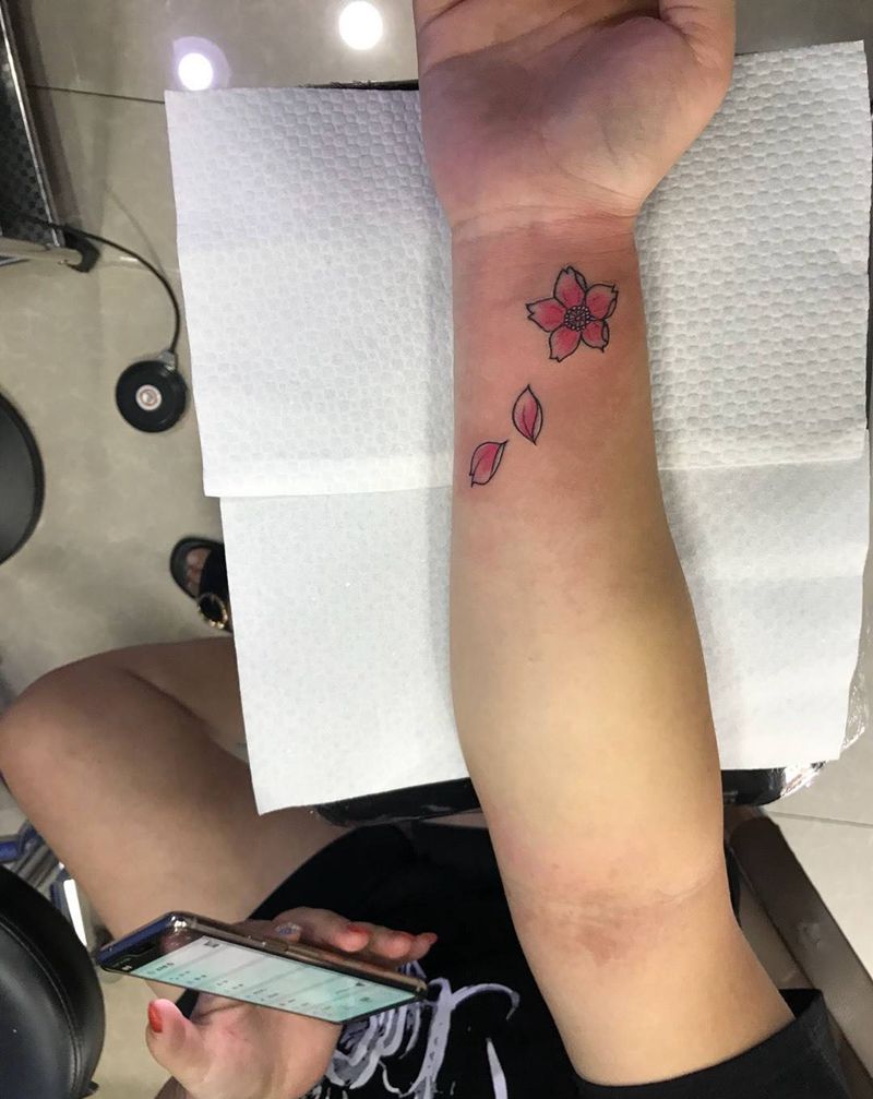 手腕樱花纹身图片