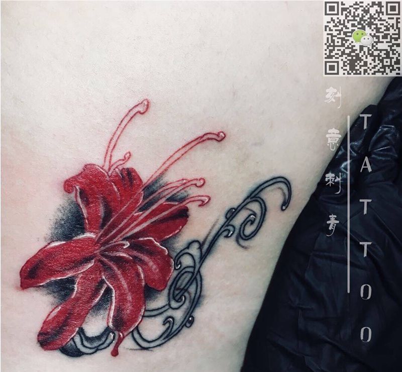 彼岸花纹身图片_成品腹部清新纹身图案