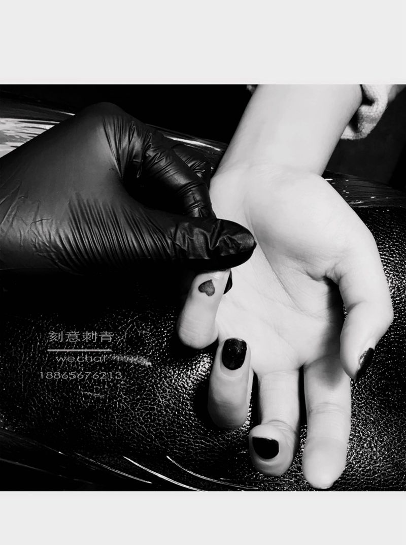 小小小心❤纹身图片