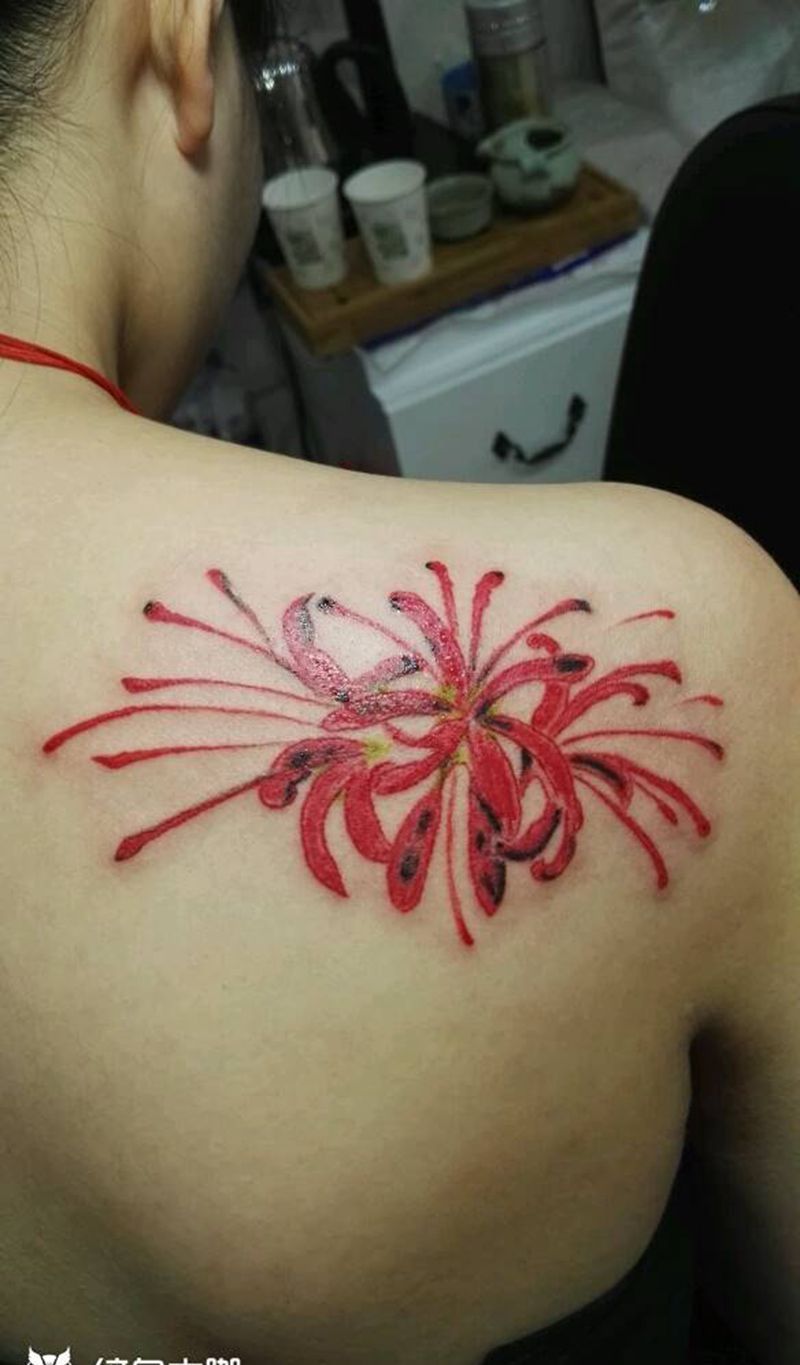 彼岸花纹身图片_肩部背部传统植物成品纹身图案