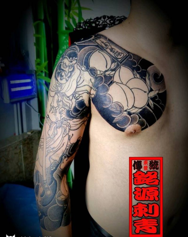 完成度50%纹身图片_胸部手臂老传统纹身图案