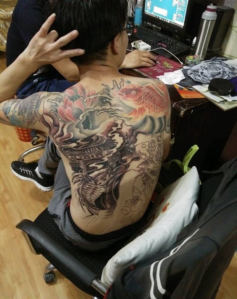 鱼跃龙门纹身图片