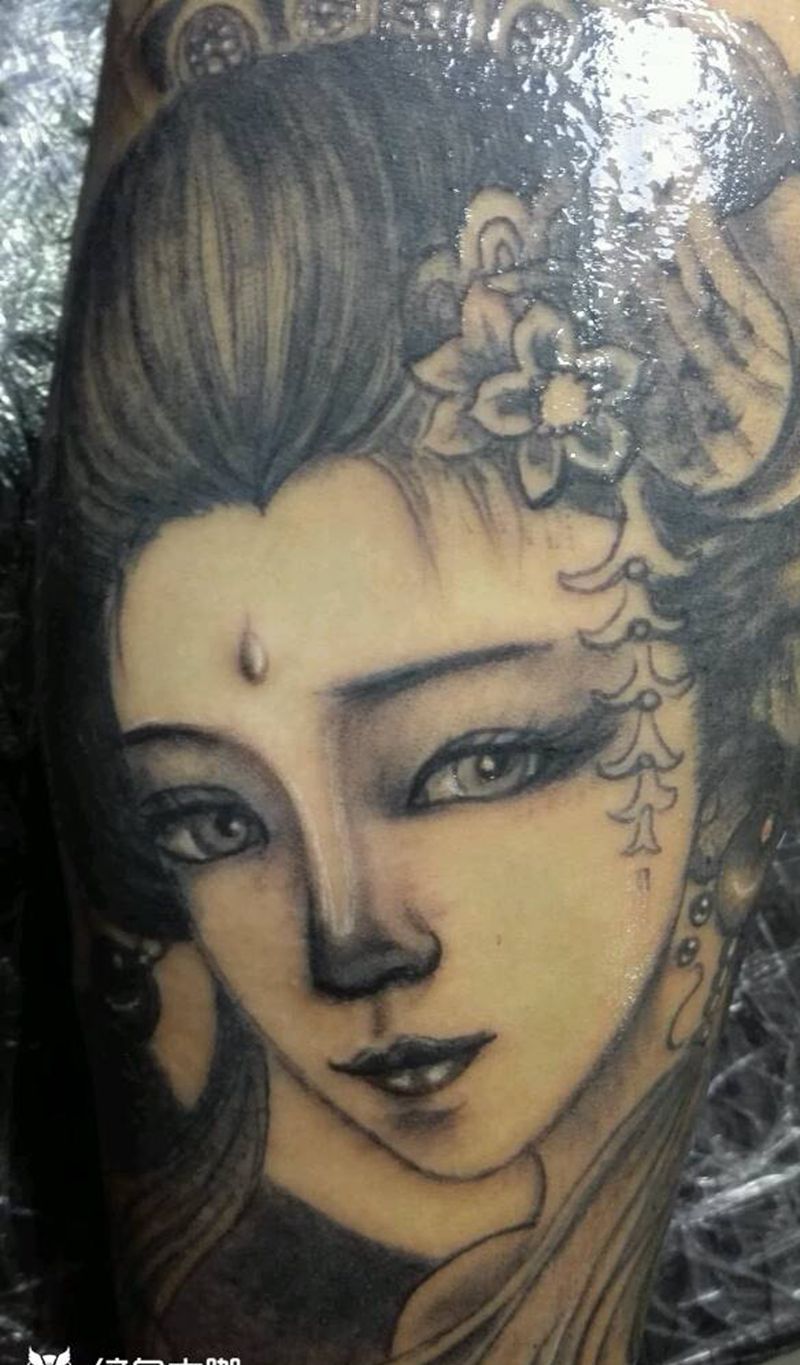 艺妓接花臂未完待续纹身图片