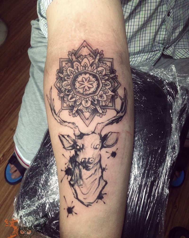 鹿 图腾纹身图片_成品手臂欧美几何动物图腾纹身图案