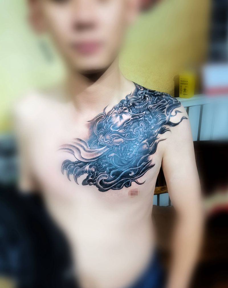 穷奇纹身图片_肩部胸部纹身图案