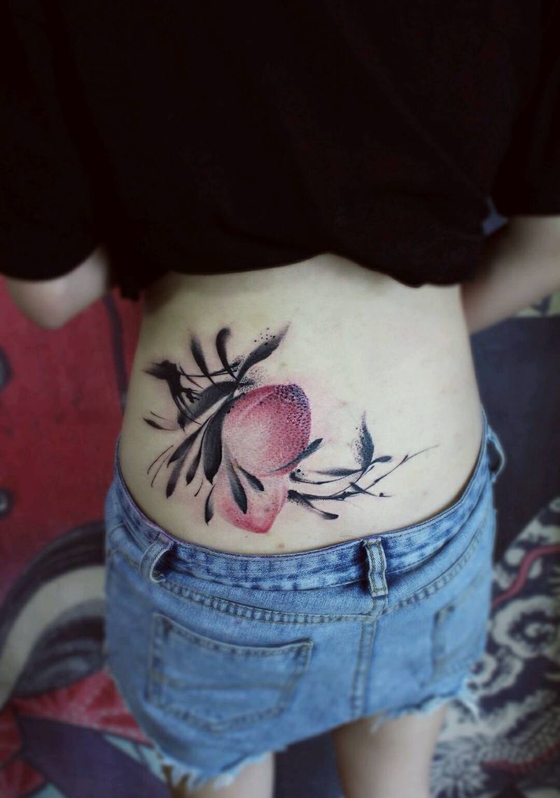 桃子纹身图片_背部国画植物成品纹身图案