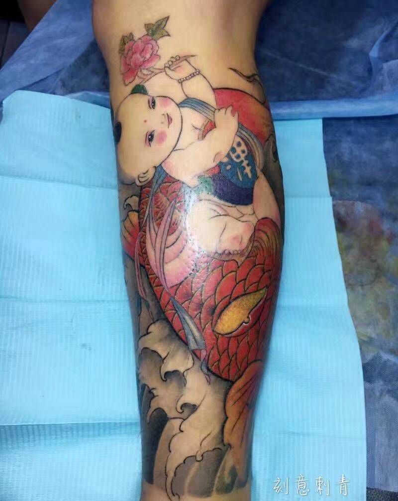 鲤鱼娃娃纹身图片_成品腿部传统原创植物动物人物纹身图案