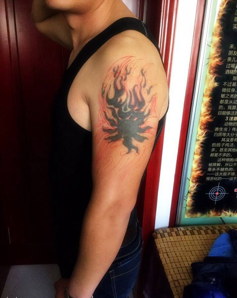 大臂图腾纹身图片_手臂传统图腾纹身图案