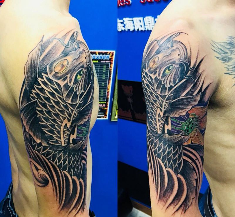 大臂锦鲤纹身图片
