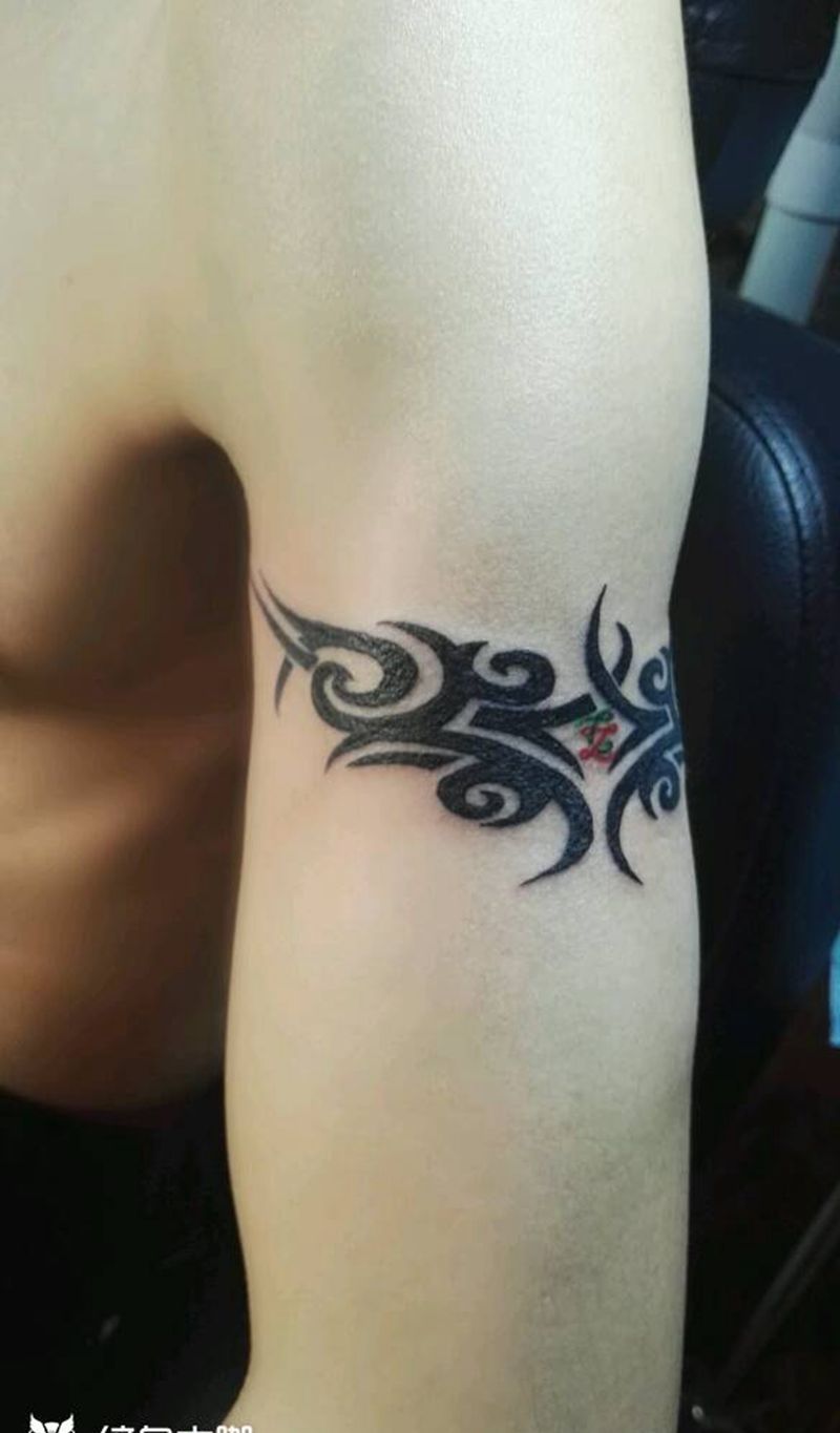 小图腾加英文纹身图片_手臂欧美图腾原创成品纹身图案