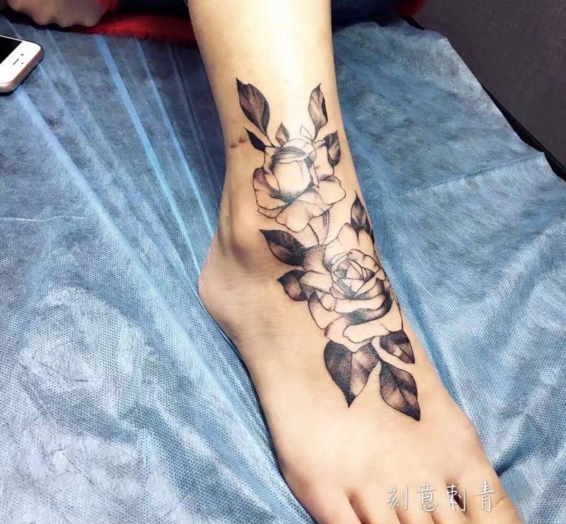 脚部花纹身图片_成品脚部清新植物纹身图案