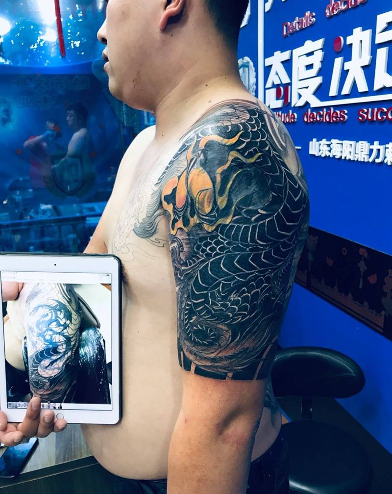 大臂遮盖纹身图片