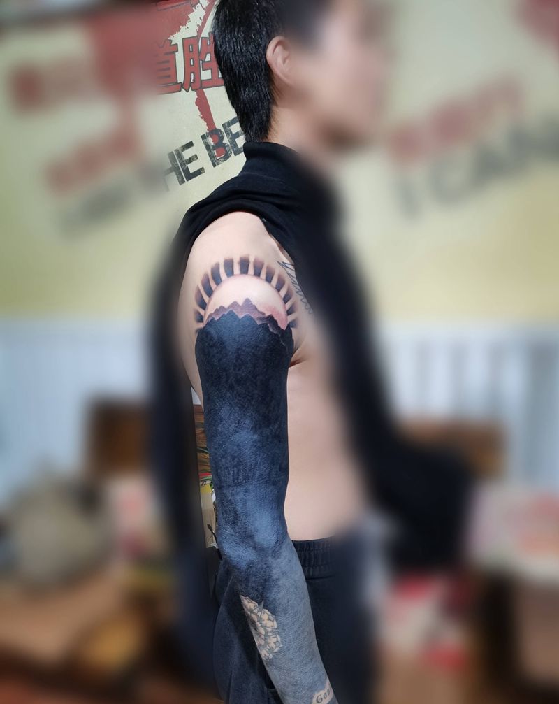 黑臂纹身图片_手臂纹身图案
