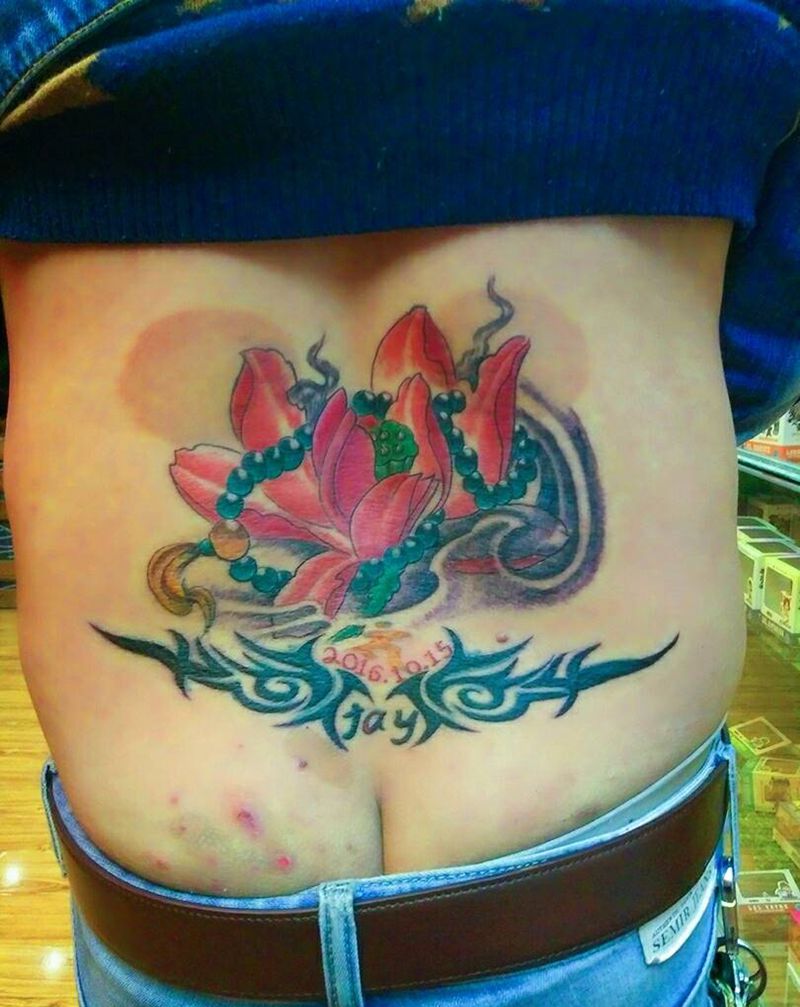 修改添加的荷花纹身图片