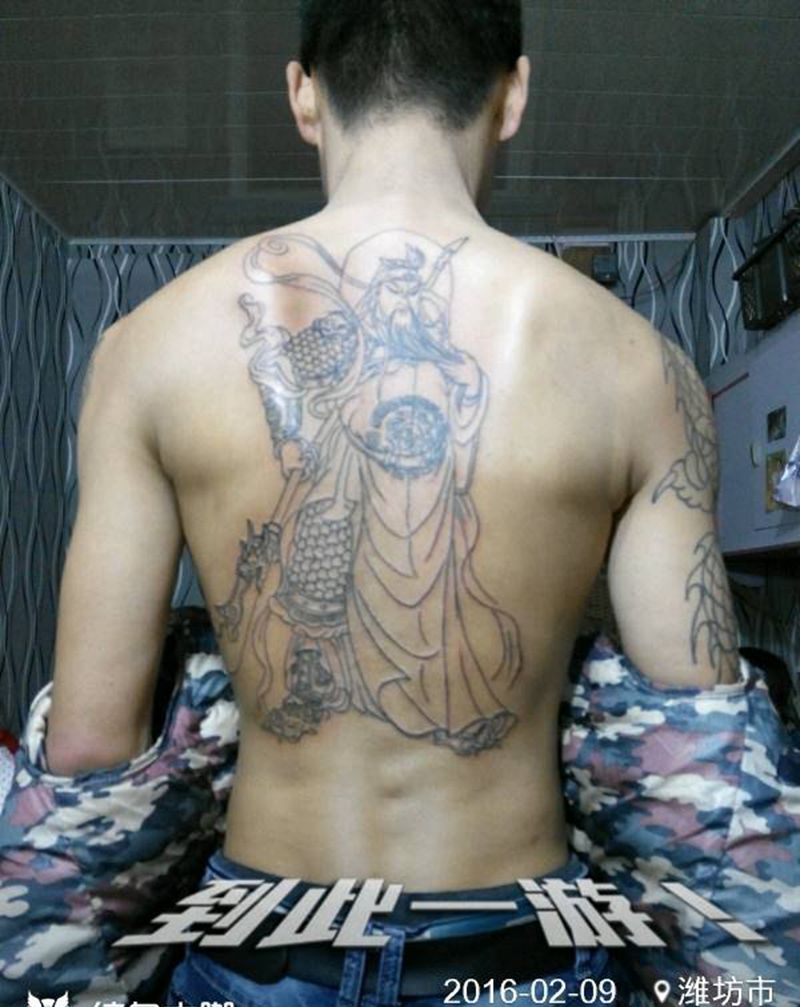 线条小背纹身图片