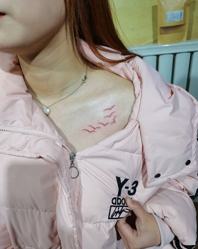 清新素材纹身图片_胸部纹身图案