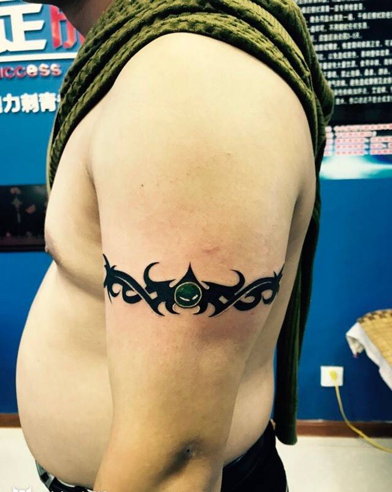 大臂臂环纹身图片