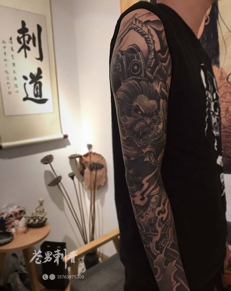 猴子花臂纹身图片_成品手臂传统纹身图案