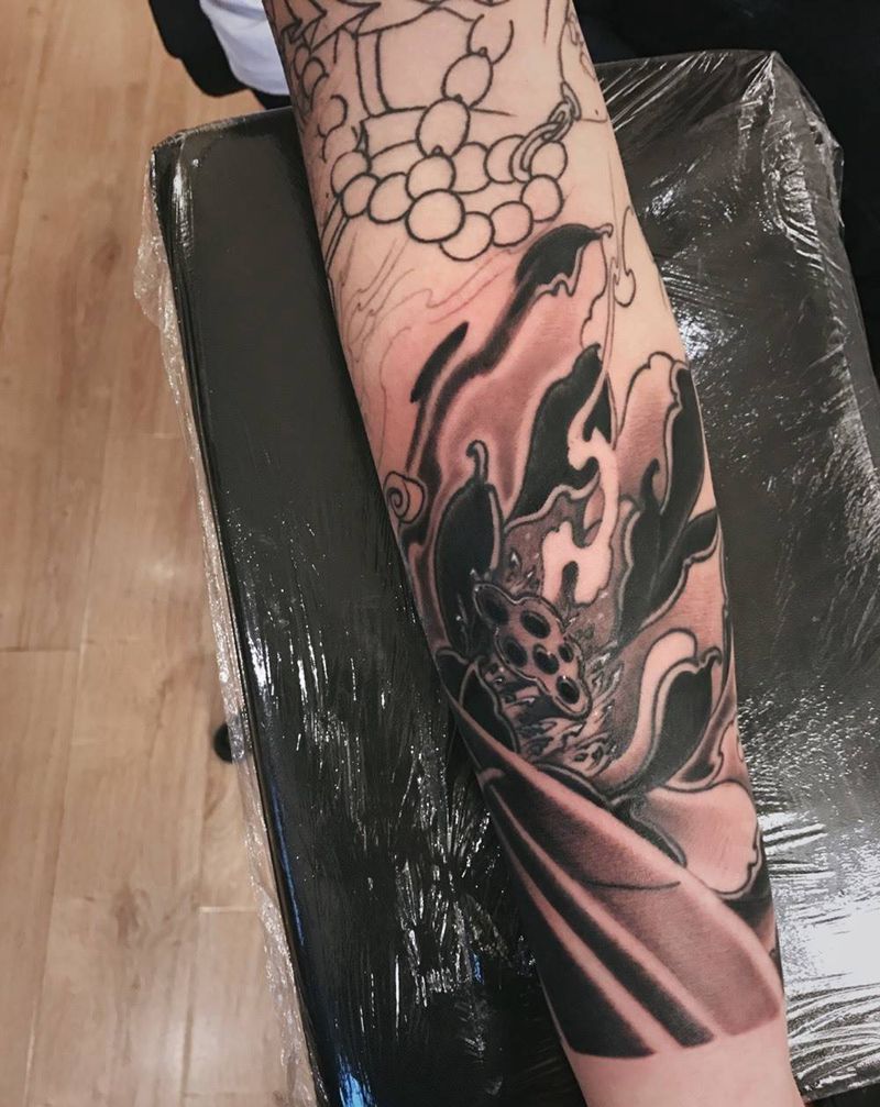 未完纹身图片_成品传统手臂植物纹身图案