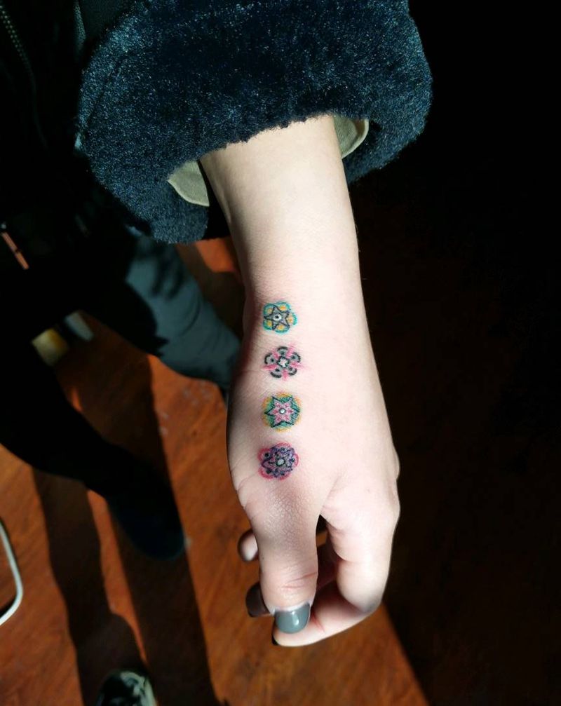 彩星清新纹身图片_手部清新成品纹身图案