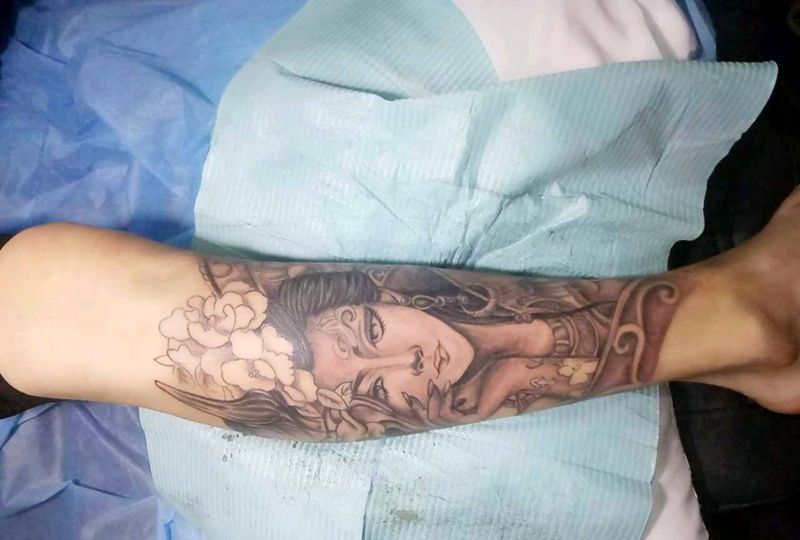 小腿艺妓纹身图片_腿部传统人物成品纹身图案