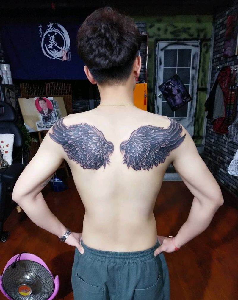 对称天使之翼纹身图片_背部成品纹身图案