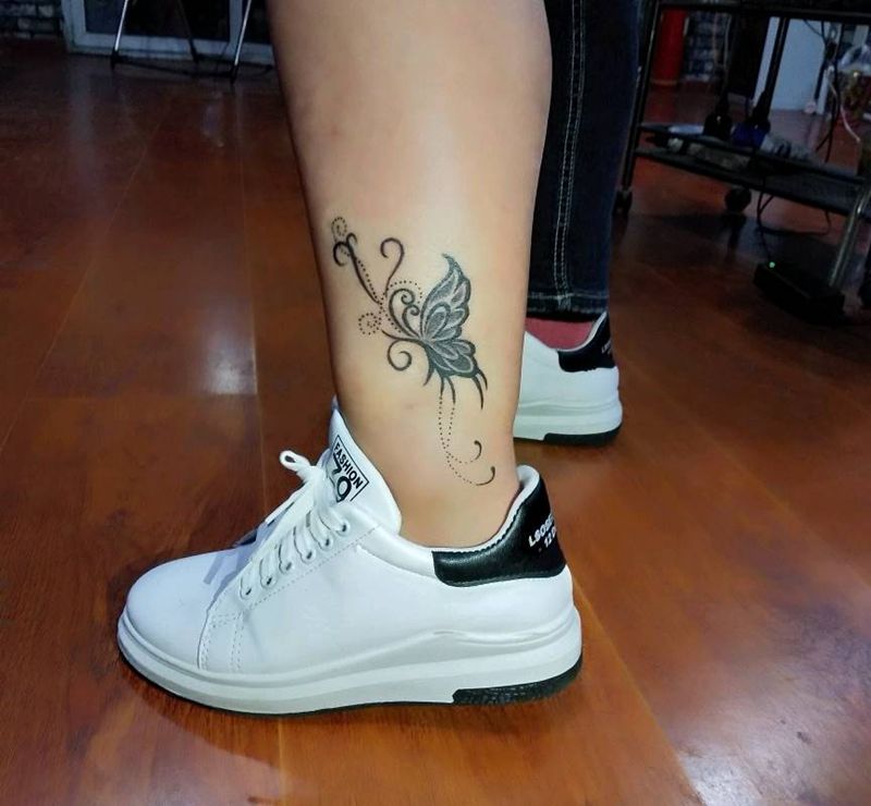 脚踝清新蝴蝶纹身图片_脚部腿部清新蝴蝶纹身图案