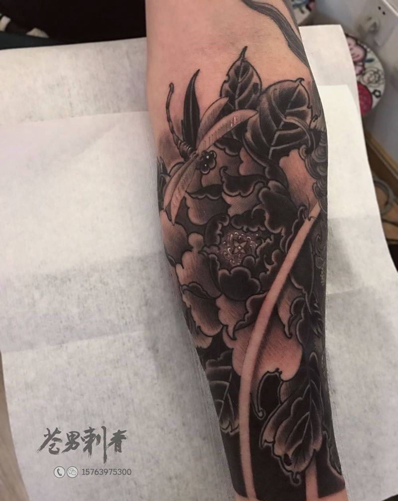 牡丹纹身图片_成品手臂传统植物纹身图案