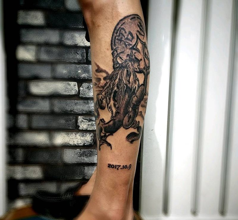 三足招财金蟾纹身图片_腿部纹身图案