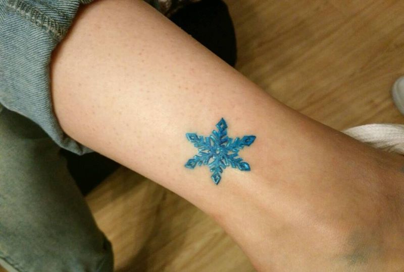 小雪花纹身图片