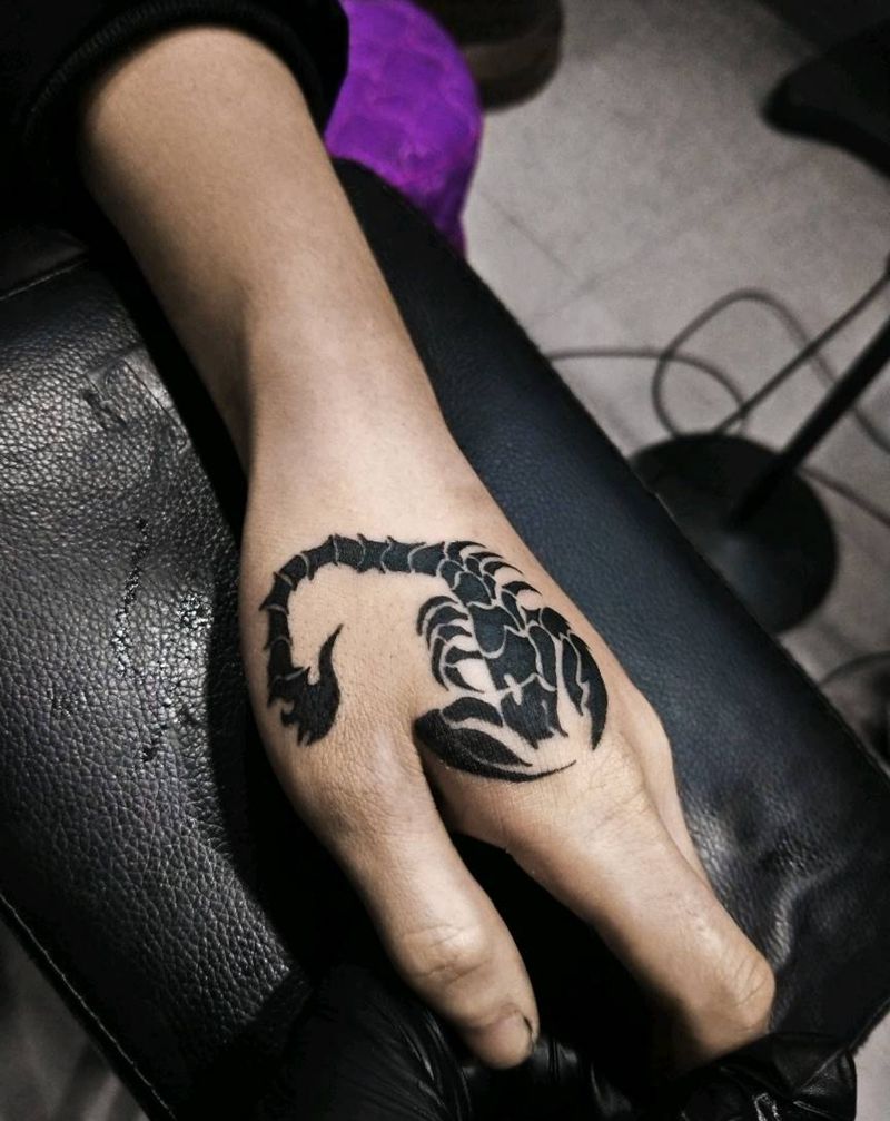 手部蝎子纹身图片_图腾纹身图案