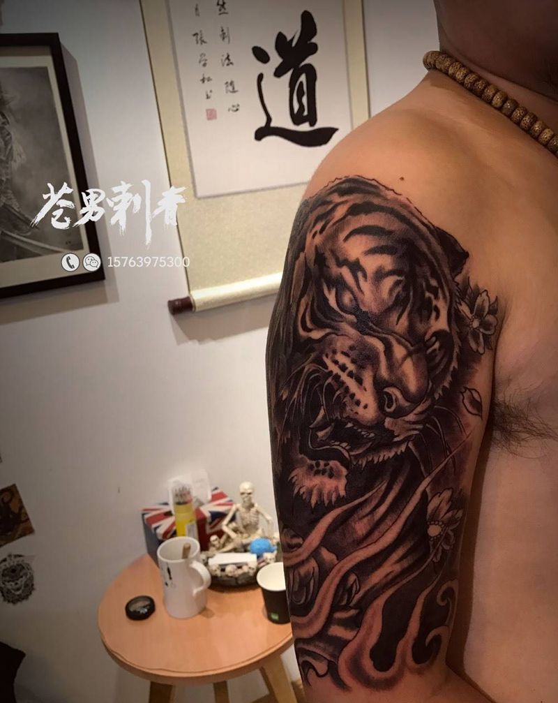 心有猛虎细嗅蔷薇纹身图片_成品传统动物纹身图案