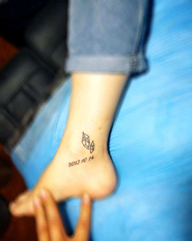 清新几何数字纹身图片_腿部几何纹身图案